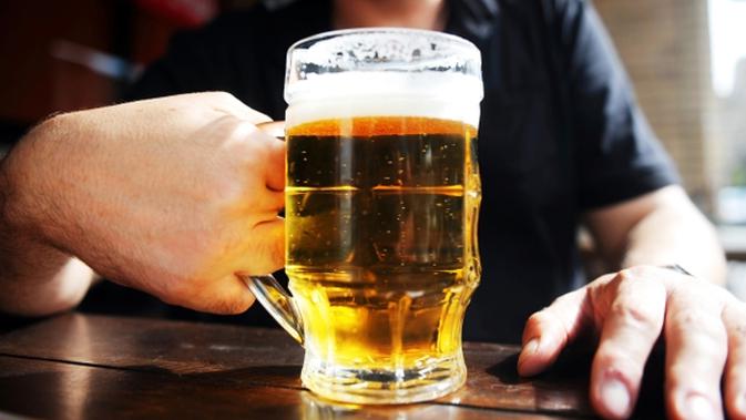 Efek Alkohol Bagi Pria Memengaruhi Otot Hingga Sperma 