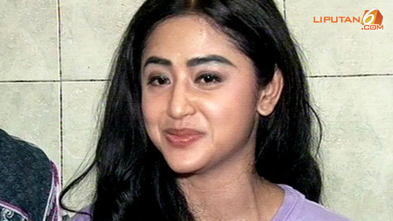dewi-persik-130730b.jpg