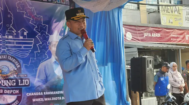 Wali Kota Depok Supian Suri saat menghadiri kegiatan masyarakat di wilayah Depok. (Liputan6.com/Dicky Agung Prihanto)