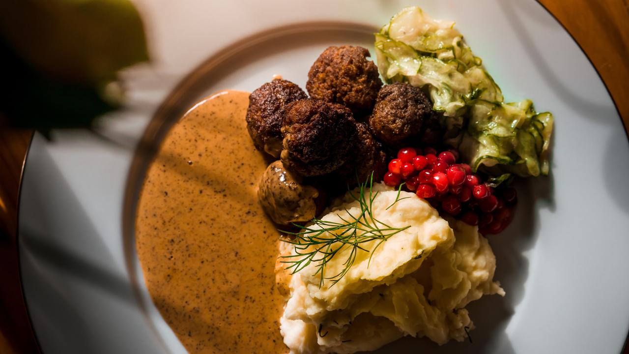 Ilustrasi bakso bakar bumbu kacang