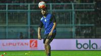 Marcio Teruel bakal jadi rival sahabatnya Thiago Furtuoso saat Arema Cronus berjumpa Bhayangkara FC. (Bola.com/Iwan Setiawan)