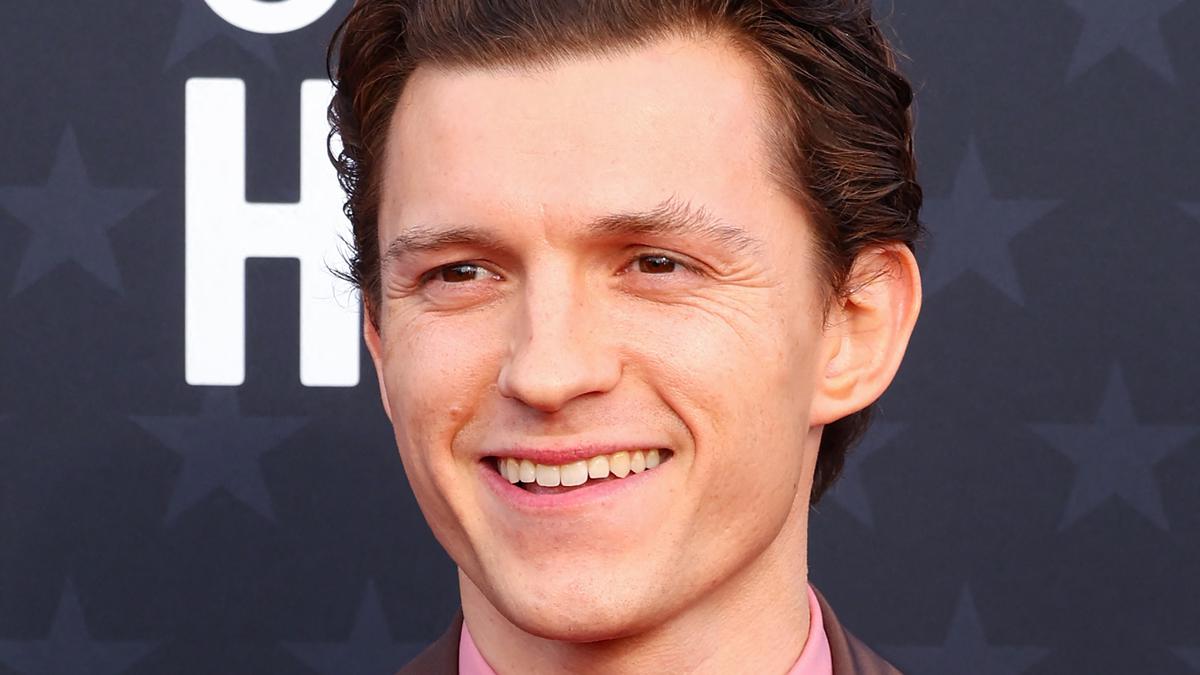 Tom Holland Ternyata Sempat Minta Izin Ayah Zendaya Sebelum Melamar Kekasih
