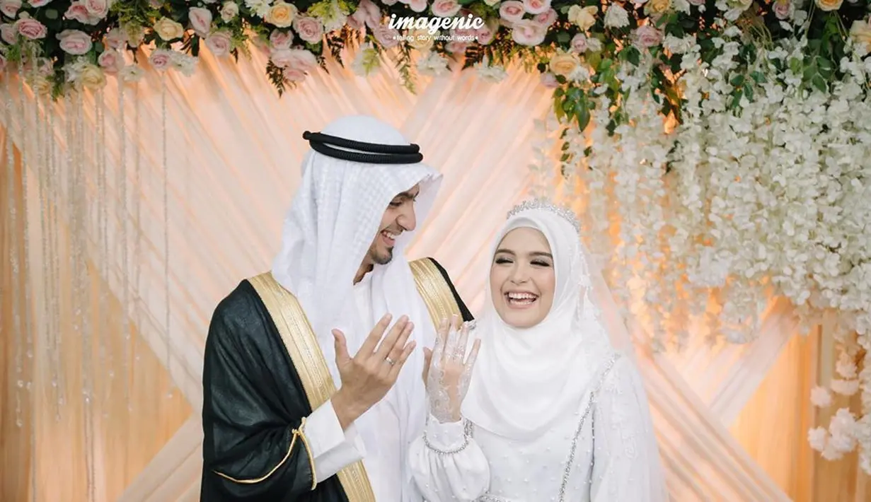 Menjadi pasangan pengantin baru, Vebby Palwinta dan Razi Bawazier tak henti berbagi cerita bahagia. Terbaru, mereka mengunggah ceritanya di Youtube (8/5/2020). Keduanya bercerita tentang awal mula berpacaran. (Instagram/vebbypalwinta)