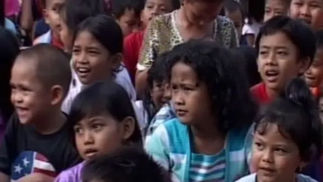 [VIDEO] Aksi Pendongeng Hibur Anak-anak Korban Banjir Jakarta