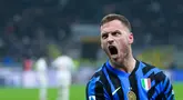 Inter Milan, Marko Arnautovic, disambut setelah mencetak gol melawan Fiorentina di Liga Italia di Stadion Giuseppe Meazza pada hari Selasa (11/2/2025). (Foto AP/Luca Bruno)