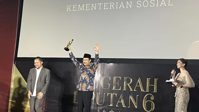 Menteri Sosial Saifullah Yusuf atau Mensos Gus Ipul menghadiri acara Anugerah Liputan6 pada Kamis 16 Oktober 2025.