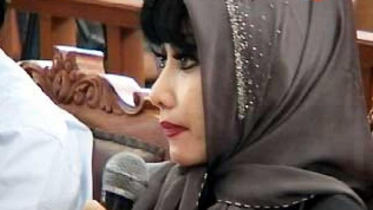 Dokter Lapas: Malinda Dee Dioperasi Payudara Karena Silikon Pecah
