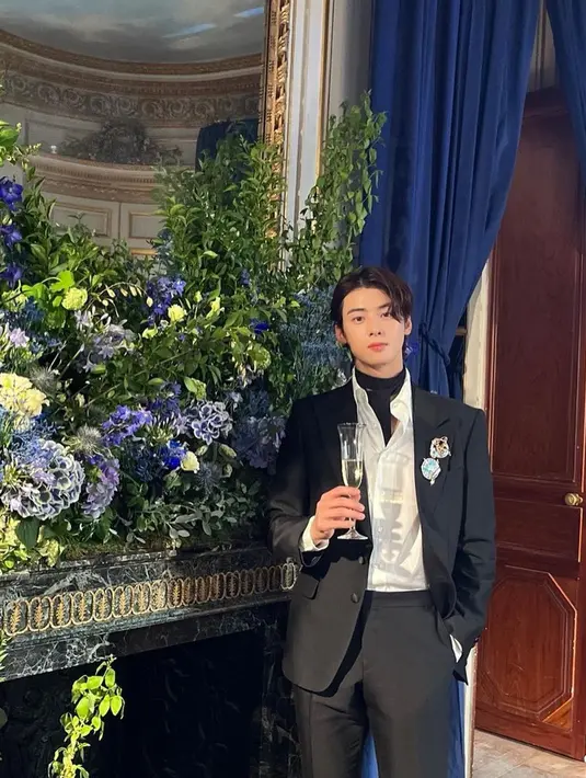 Foto-foto Cha Eun Woo di Instagramnya yang diambil saat menghadiri event ini pun menyedot atensi netizen. Unggahannya sudah disukai lebih dari 1,3 juta kali. (Foto: Instagram/ eunwo.o_c)