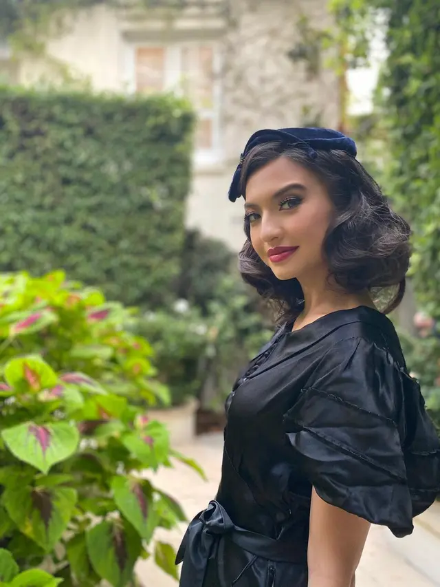 6 Gaya Raline Shah dengan Gaya Vintage Ini Menawan