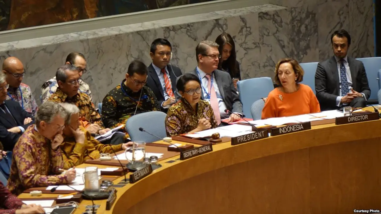 Menlu Indonesia Retno Marsudi memimpin jalannya Sidang DK PBB yang diwarnai "Diplomasi Batik" di New York, Selasa (7/5/2019) (Dokumentasi Kemlu RI).