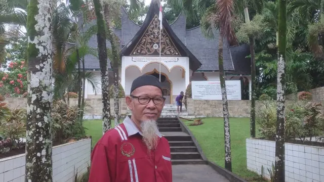 Nurdin Popa, keturunan kelima dari Apolos Minggu yang merupakan pengawal Imam Bonjol. (Foto: Yoseph Ikanubun/Liputan6.com)