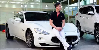 Aktor Verrell Bramasta bersyukur atas rizky yang telah diberikan selama ini. Setelah beberapa waktu lalu beli rumah baru, belum lama ini, putra Venna Melinda itu membeli mobil mewah baru. (Instagram/bramastavrl)