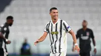 Cristiano Ronaldo dalam laga Juventus versus Lyon pada leg kedua 16 besar Liga Champions 2019/2020 di Allianz Stadium, Turin, Italia, Sabtu (8/8/2020). (AFP/Miguel Medina)