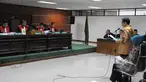 Romi Herton (berdiri) dan Masyito kembali menjalani sidang lanjutan kasus dugaan suap penanganan sengketa pilkada Kota Palembang dengan agenda pembacaan Pleidoi di Pengadilan Tipikor, Jakarta, Senin (23/2/2015).  (Liputan6.com/Herman Zakharia)