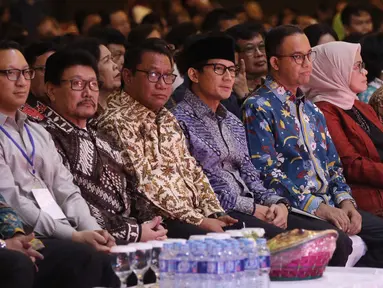 Gubernur DKI Jakarta Anies Baswedan, Wagub Sandiaga Uno, CEO Lippo Group James Riady saat menghadiri perayaan Natal bersama Pemprov dan masyarakat Kristen dan Katholik DKI Jakarta di  Kemayoran, Jakarta, Sabtu (13/1). (Liputan6.com/Herman Zakharia)