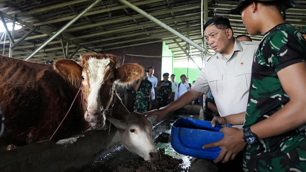 FOTO: Yonif TP 843 Jadi Prototipe, Menhan Sjafrie Tekankan Sinergi Pertahanan dan Ketahanan Pangan