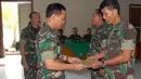 Citizen6, Bandung: Penutupan Penataran MTT Intelijen Kodam III/Siliwangi oleh Pangdam III/Siliwangi Mayjen TNI Sonny Widjaja di Rindam III/Siliwangi, Jalan Menado Bandung, Kamis (28/6). (Pengirim: Kodam3 Pendam).