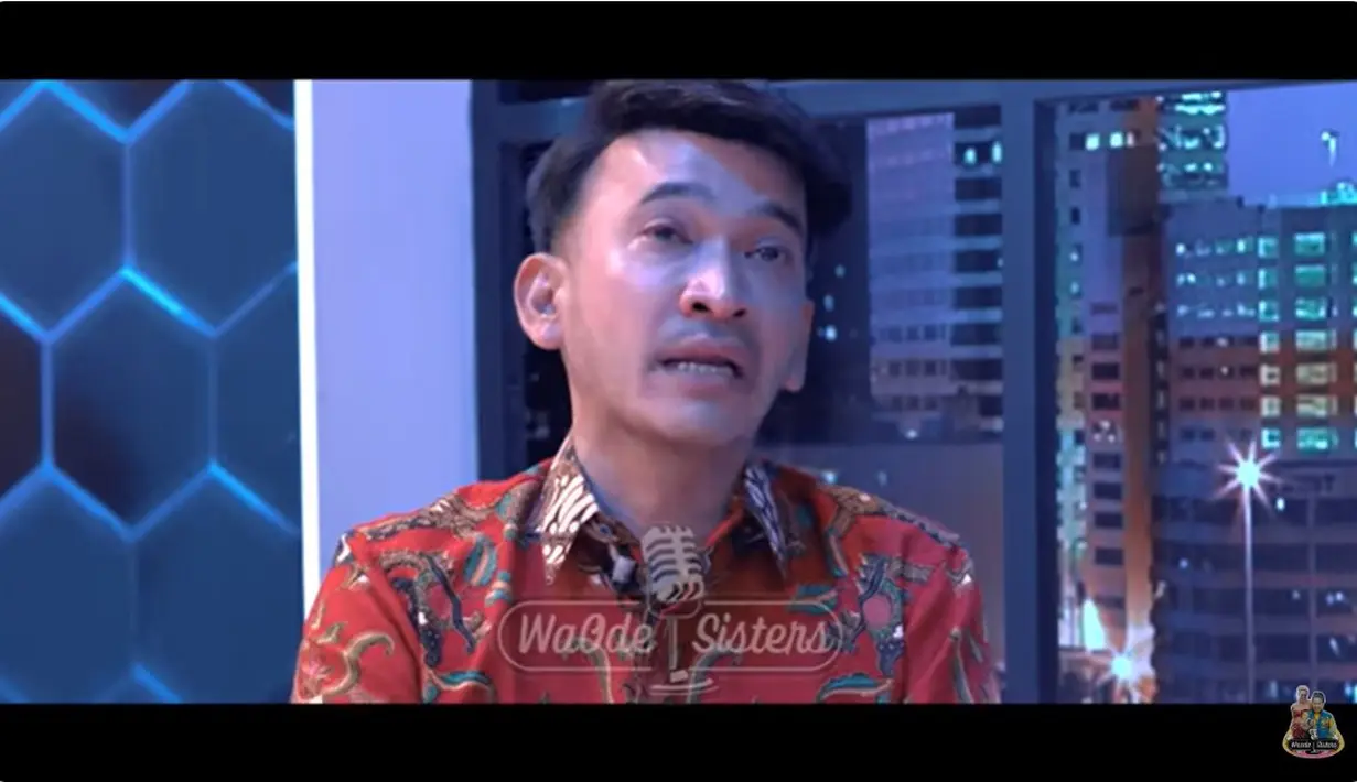 Ruben dan mendiang Olga pernah menginap di rumah Lia dan Chika Waode dan oleh mamanya sudah dianggap seperti anggota keluarga sendiri. Chika dan Lia yang lebih dulu populer juga sering mempromosikan Ruben dan Olga. [Youtube/WaOde Sisters]