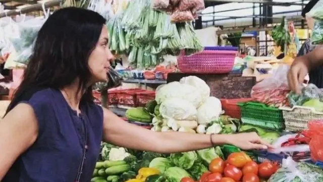 Sophia Latjuba di pasar (Instagram/sophia_latjuba88)