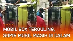 Sebuah mobil box terguling di jalan mengundang perhatian.