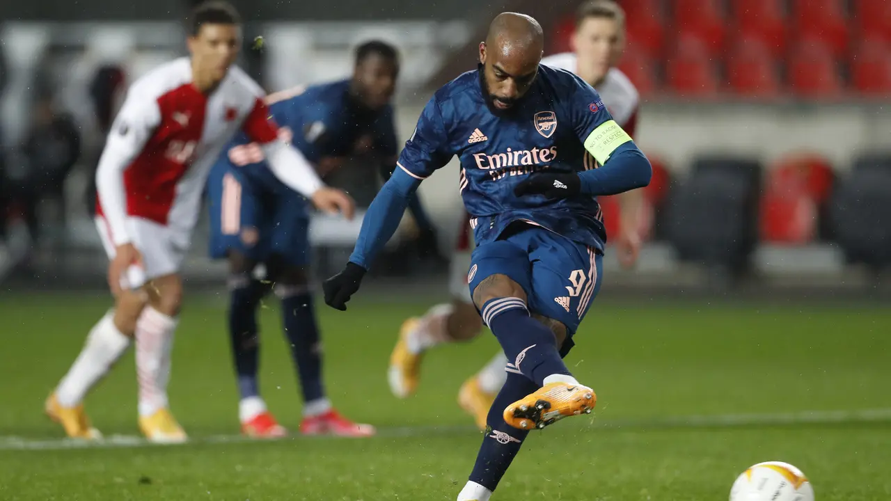 FOTO: Menang Telak 4-0 atas Slavia Praha, Arsenal Dampingi Manchester United ke Semifinal Liga Europa - Alexandre Lacazette