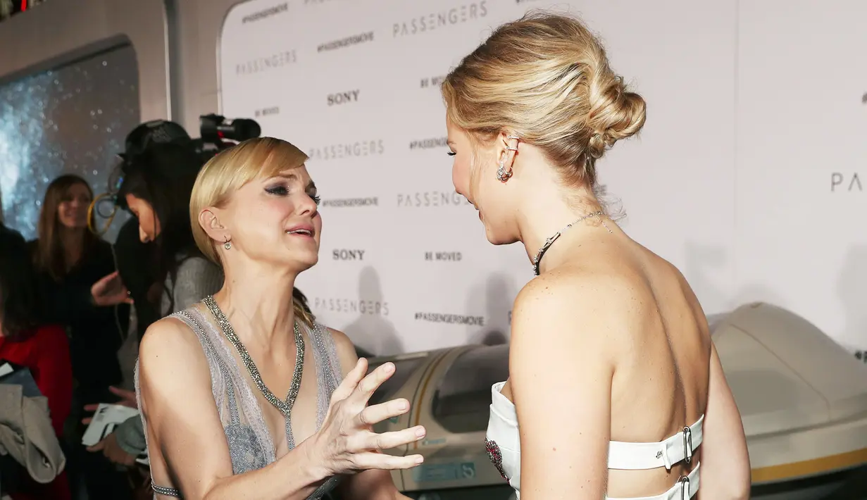 Anna Faris sendiri mengatakan bahwa ia dan JLaw berhubungan baik dan mengonfirmasi bahwa rumor tersebut tidaklah benar. (US Weekly)