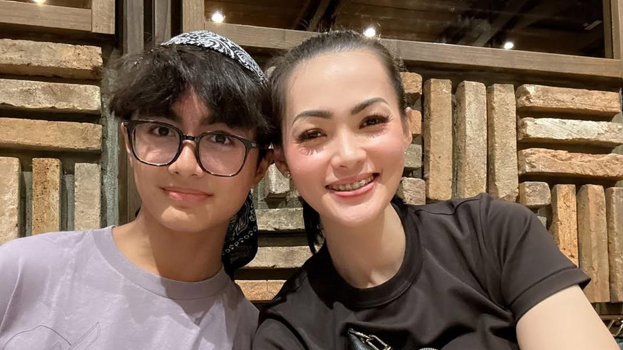 Potret Anak Christy Jusung yang Sudah Beranjak Dewasa, Wajahnya Mirip Hengky Kurniawan Muda