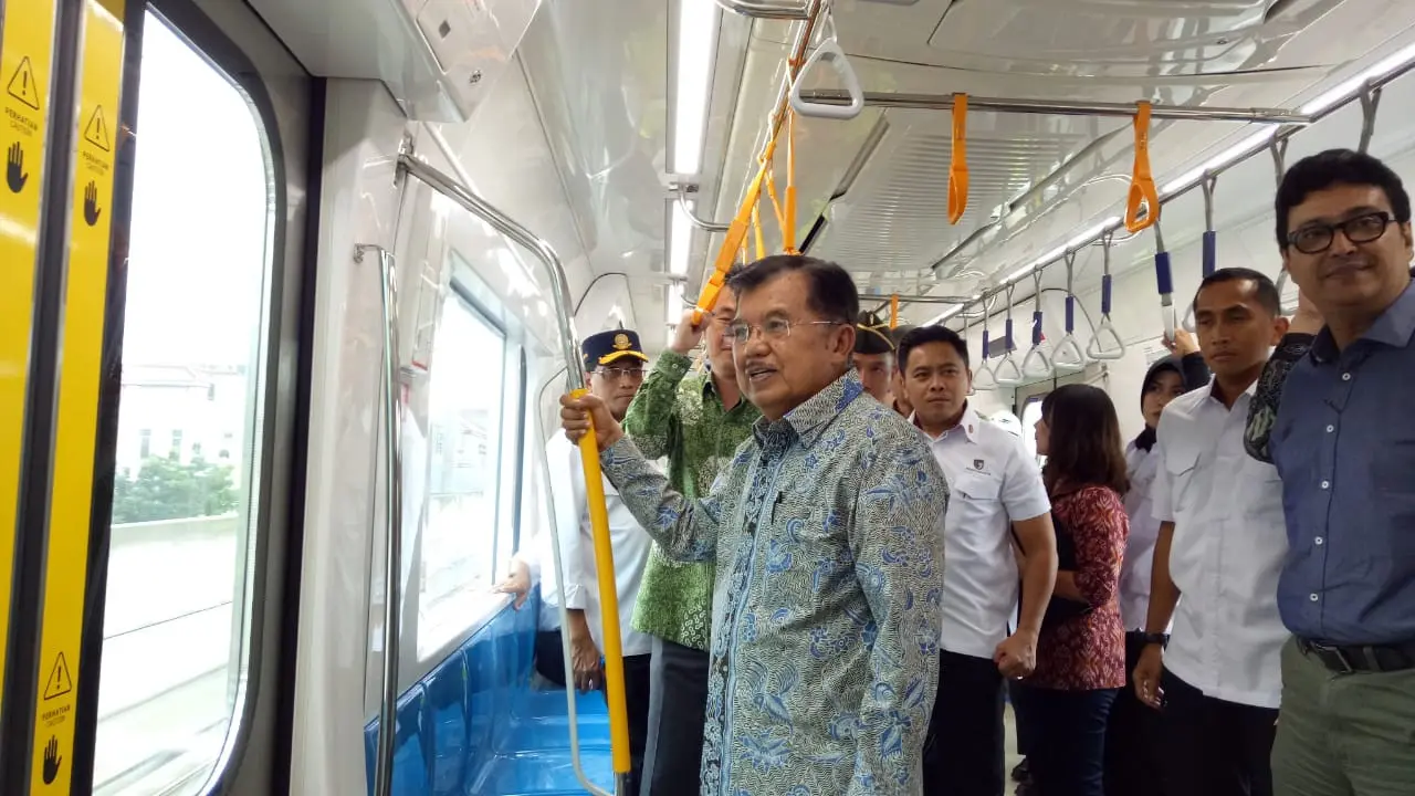 Moda Raya Terpadu (MRT) akan segera dioperasikan pada Maret 2019. Jelang pengoprasian, Wakil Presiden Jusuf Kalla meninjau Mass Rapid Transit atau MRT, Rabu (20/2/2019).