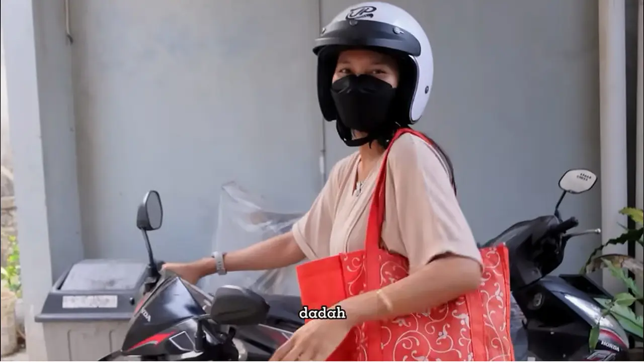 Indah Permatasari ke  pasar tradisional