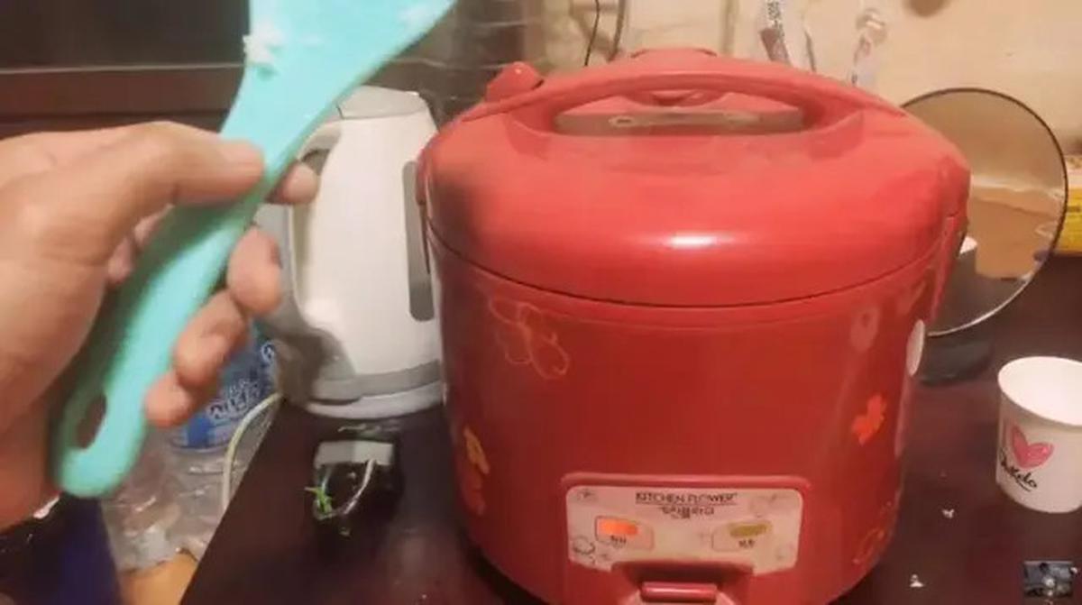 Cara Ampuh Mengatasi Nasi Keras Karena Kurang Air di Rice Cooker