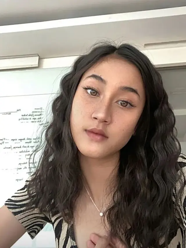 Tampil Beda, Ini 6 Potret Keisya Levronka dengan Gaya Rambut Keriting