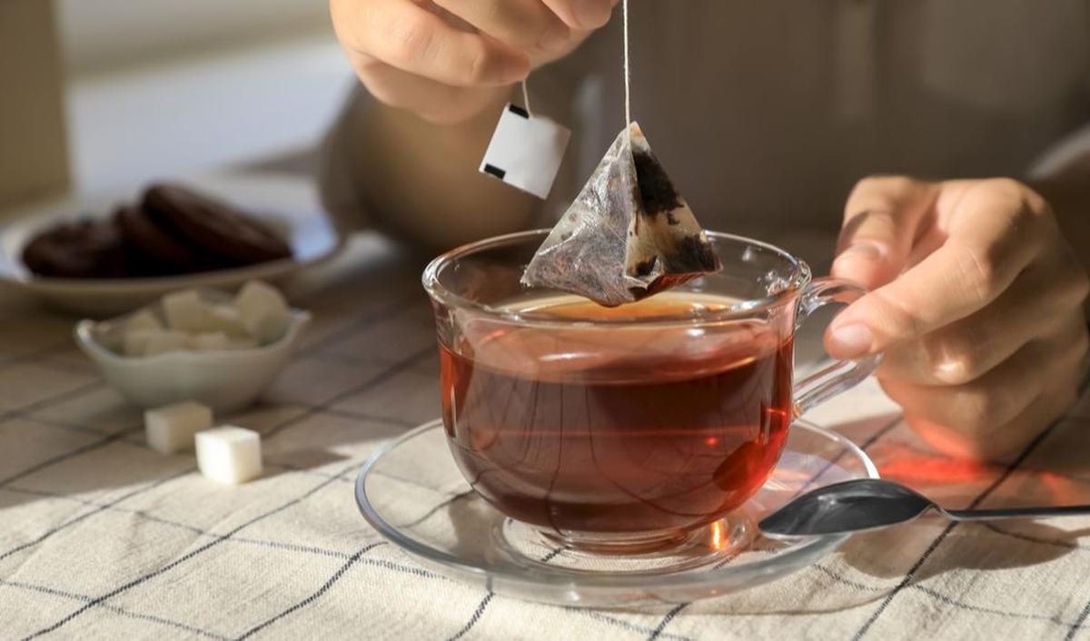 3. Minum Teh Hangat<br>
