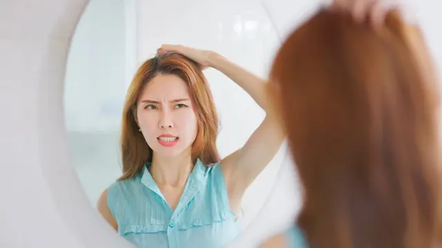 12 Penyebab Kulit Kepala Bau Apek yang Jarang Disadari, Cek Cara Mengatasinya!