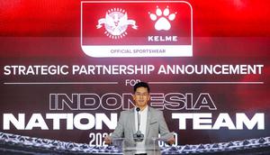 CEO Kelme Indonesia, Kevin Wijaya memberikan sambutan dalam acara perkenalan kerja sama antara PSSI dan Kelme yang berlangsung di Hotel Tribrata, Jakarta, Jumat (23/01/2026). (Bola.com/Bagaskara Lazuardi)