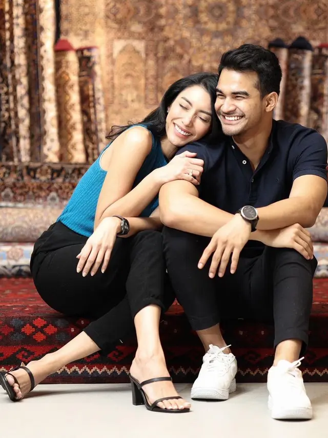 Resmi Pacaran, Ini 7 Potret Kompak Tyas Mirasih dan Tengku Tezi
