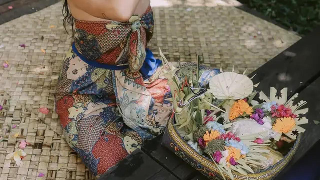 Keputusan Abigail untuk menjalani Melukat memicu dugaan dari netizen bahwa ia akan menetap di Pulau Dewata.