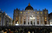 Paus Baru Telah Terpilih, Asap Putih Muncul dari Cerobong Kapel Sistine