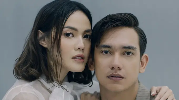 Akting Bareng Lagi, Ini 7 Kebersamaan Della Dartyan dan Adipati Dolken