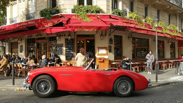 Ilustrasi kafe pedestrian. Photo by Donal Ruane/pexels.com
