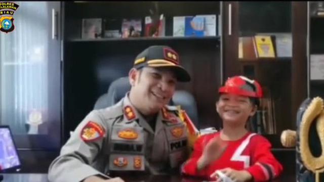 Bocah Viral yang Dibuang Ibunya karena Nakal, Kini Diasuh Kapolres Pelalawan