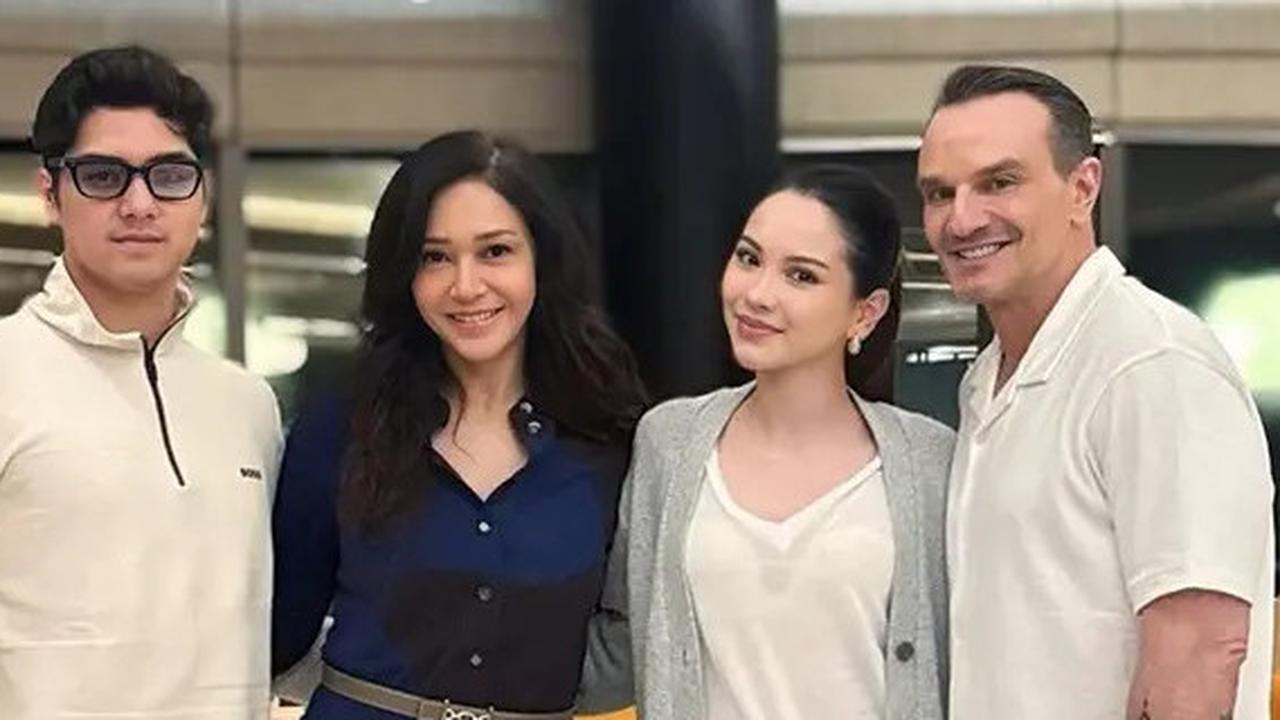 5 Potret Potret Selfie Alyssa Daguise Pakai Outfit Putih, Cantik Bersinar Aura Manten Kian Terpancar