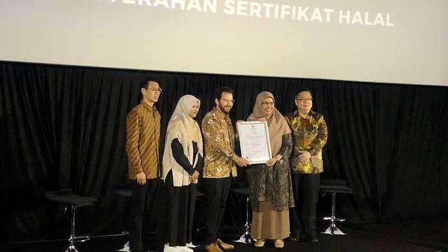 Penyerahan sertifikaf halal kepada Cinepolis