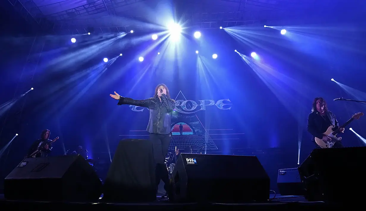 Meski demikian, penampilan Europe membuat Volcano Rock Festival pecah. (Bambang E. Ros/Bintang.com)