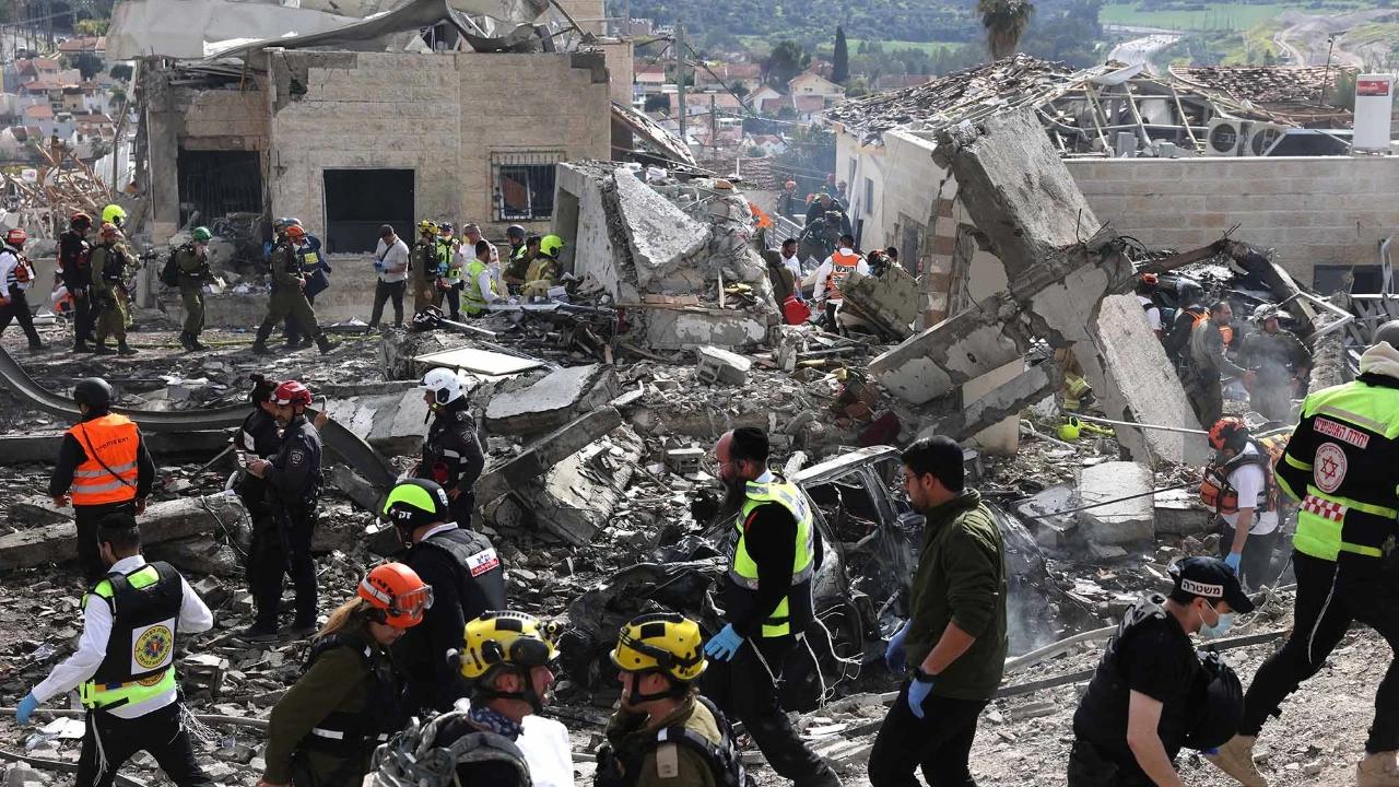 Iran Bombardir Israel, 9 Tewas 28 Luka dan Masih Banyak Orang Tertimbun Bangunan di Kota Beit Shemesh