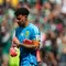 Kiper Afrika Selatan, Ronwen Williams, melepas sarung tangannya seusai pertandingan Grup A Piala Dunia melawan Meksiko di Mexico City, Jumat (12/6/2026) dini hari WIB. (AP Photo/Natacha Pisarenko)