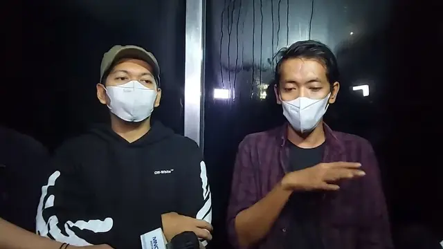 Roy - Manajer Indra Bekti (kiri), Cipta - Adik Indra Bekti (kanan)