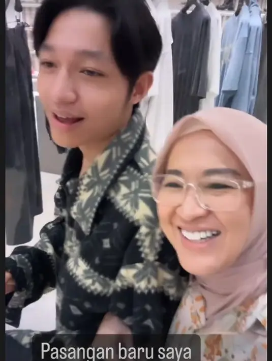 Mantan istri Pasha Ungu itu juga mengungkapkan rasa syukurnya karena telah mengabulkan permintaan Gunawan untuk bercerai. [Instagram/okieagustina_]