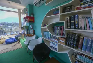 Sebagai bagian dari Program Sekolah Garuda yang digagas pemerintah, SMA Cahaya Rancamaya berkomitmen menjadi model pendidikan menengah yang inovatif, adaptif, dan kolaboratif, sekaligus mencetak lulusan yang siap bersaing di tingkat internasional. (merdeka.com/Arie Basuki)