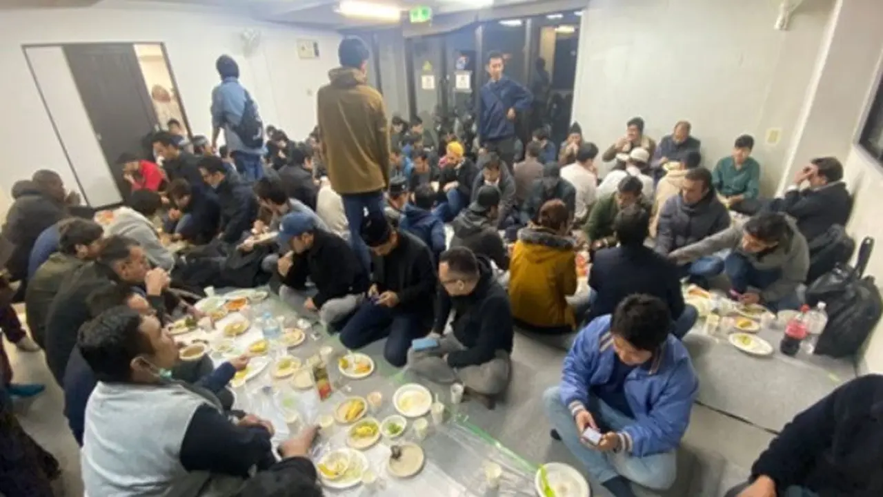 Suasana berbuka puasa bersama di Hiroshima Islamic Cultural Center tahun 2023.