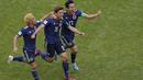 Pemain Jepang, Yuya Osako (tengah) merayakan golnya ke gawang Kolombia pada laga grup H Piala Dunia 2018 di Mordavia Arena, Saransk, Rusia, (19/6/2018). Jepang menang 2-1. (AP/Vadim Ghirda)
